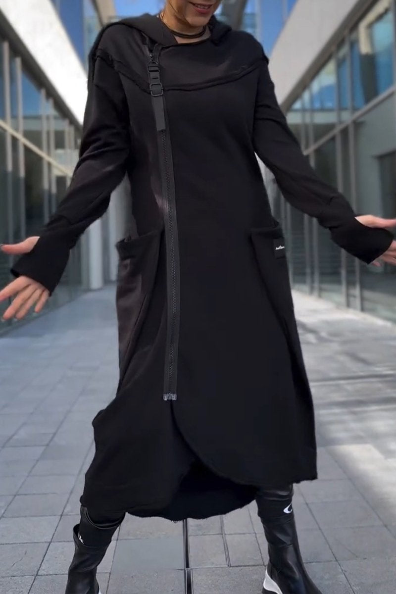 Hildegard | Robe à capuche à manches longues et ourlet asymétrique