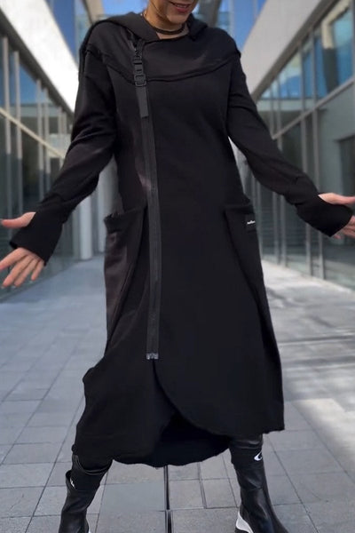 Hildegard | Robe à capuche à manches longues et ourlet asymétrique